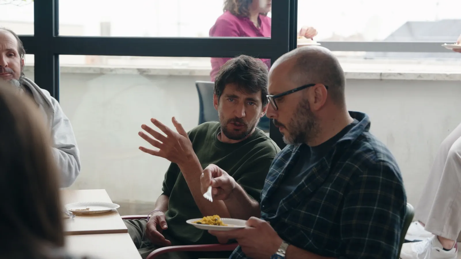 Partecipanti in confronto durante Build with AI